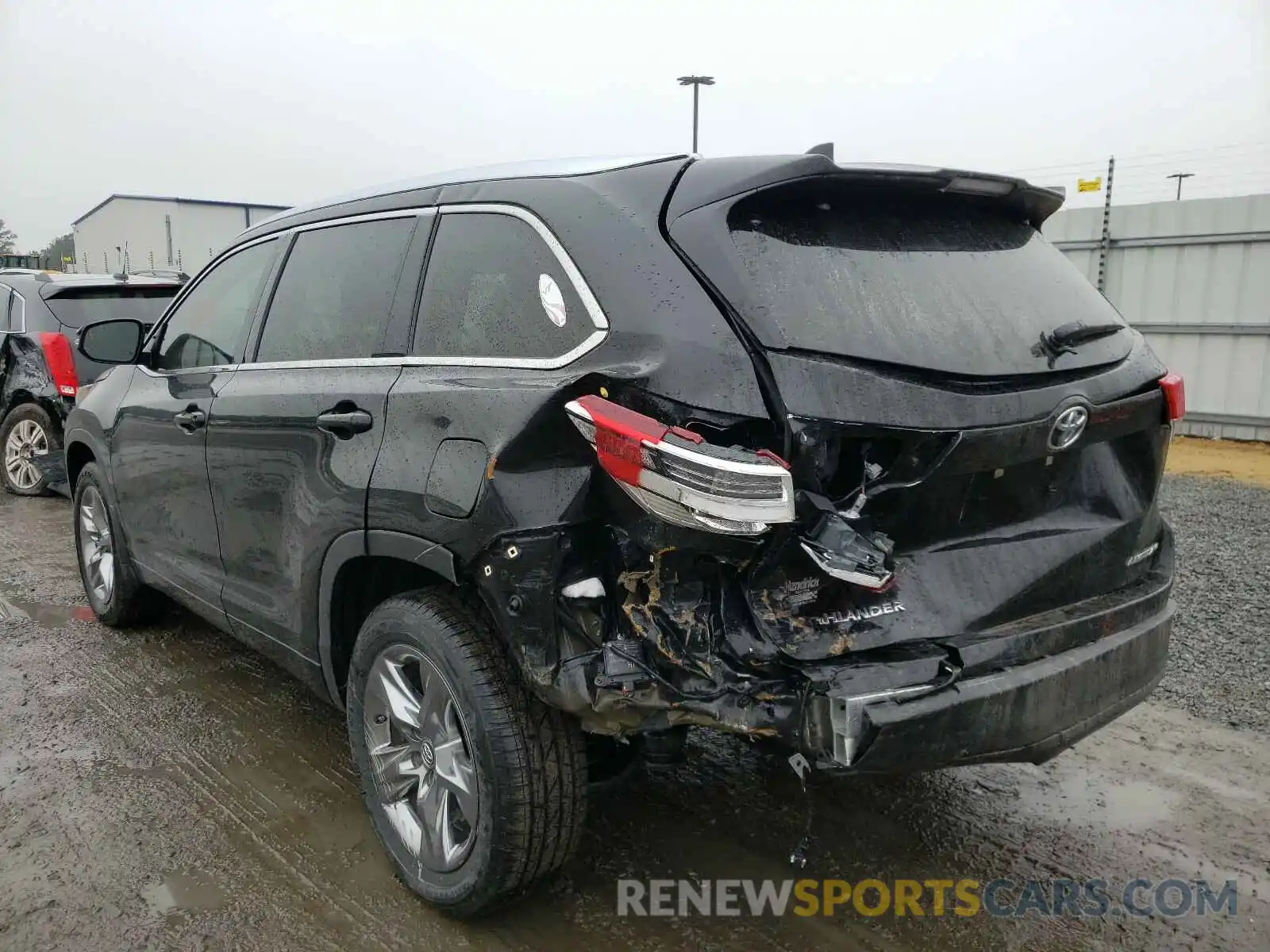 3 Photograph of a damaged car 5TDDZRFH7KS700073 TOYOTA HIGHLANDER 2019