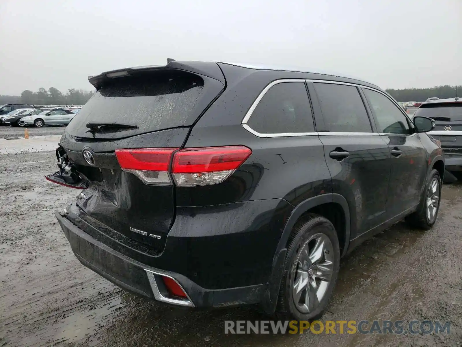 4 Photograph of a damaged car 5TDDZRFH7KS700073 TOYOTA HIGHLANDER 2019