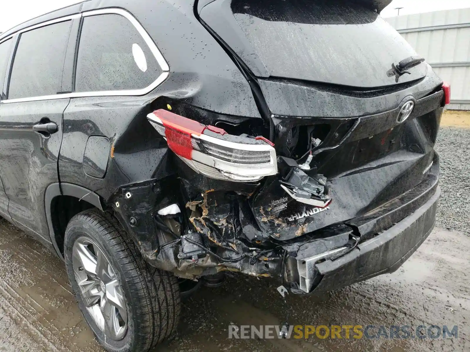 9 Photograph of a damaged car 5TDDZRFH7KS700073 TOYOTA HIGHLANDER 2019