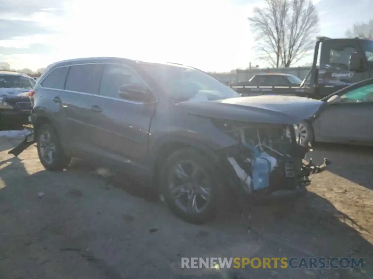 4 Photograph of a damaged car 5TDDZRFH7KS706696 TOYOTA HIGHLANDER 2019