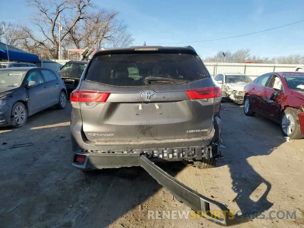 6 Photograph of a damaged car 5TDDZRFH7KS706696 TOYOTA HIGHLANDER 2019