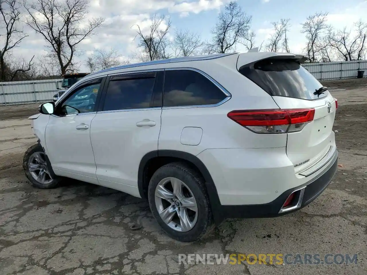 2 Photograph of a damaged car 5TDDZRFH7KS729329 TOYOTA HIGHLANDER 2019