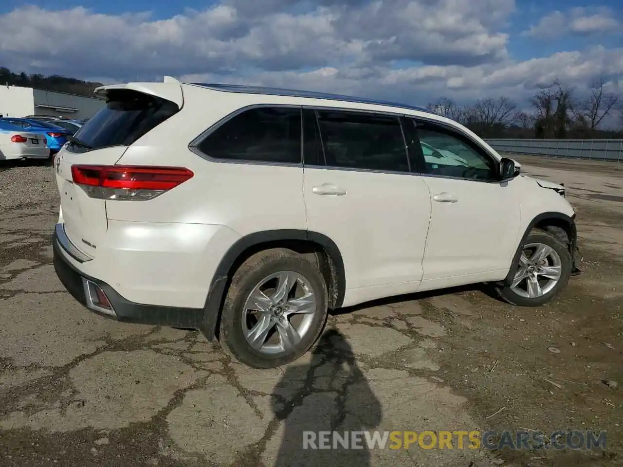 3 Photograph of a damaged car 5TDDZRFH7KS729329 TOYOTA HIGHLANDER 2019