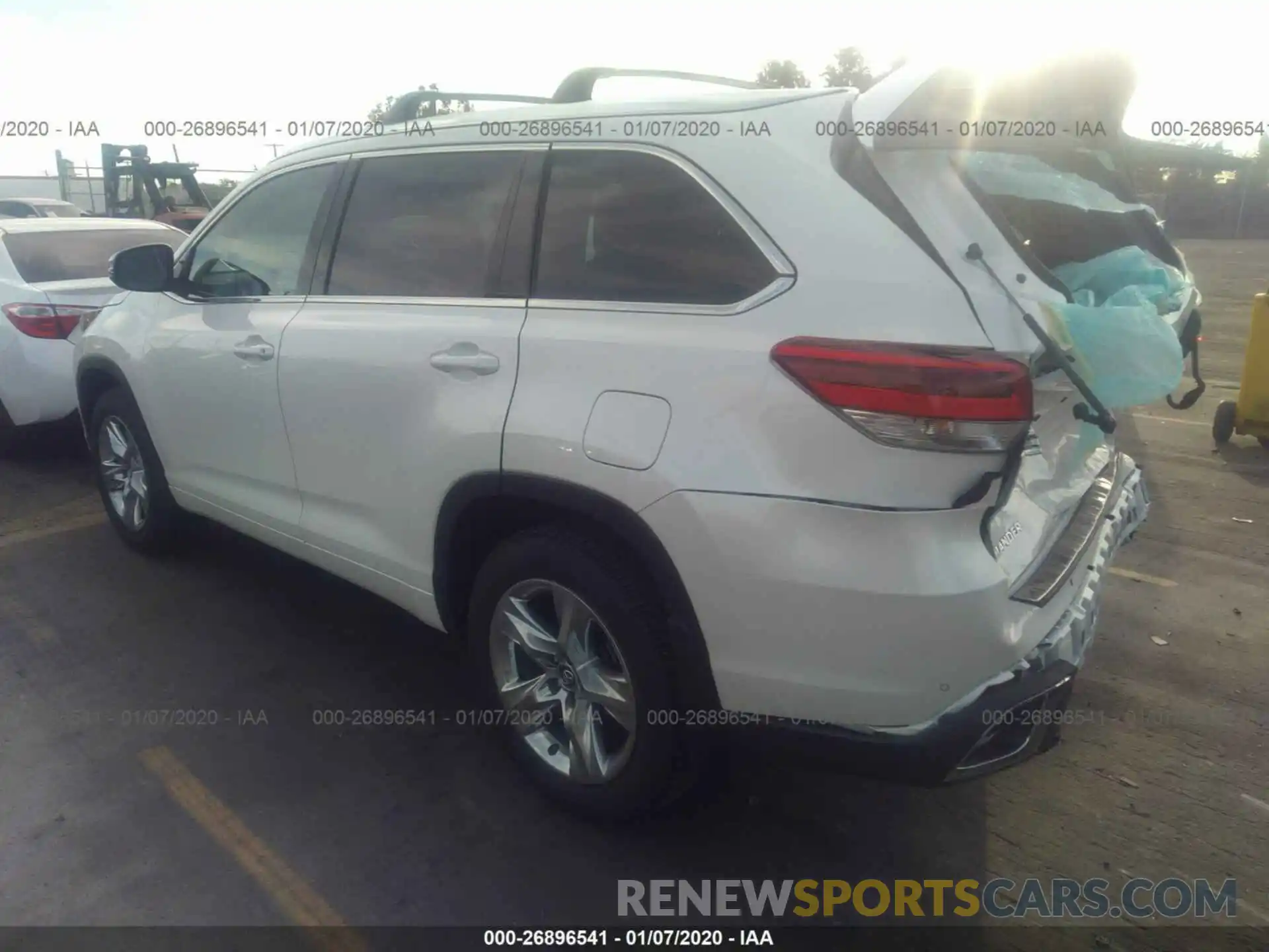 3 Photograph of a damaged car 5TDDZRFH7KS733963 TOYOTA HIGHLANDER 2019