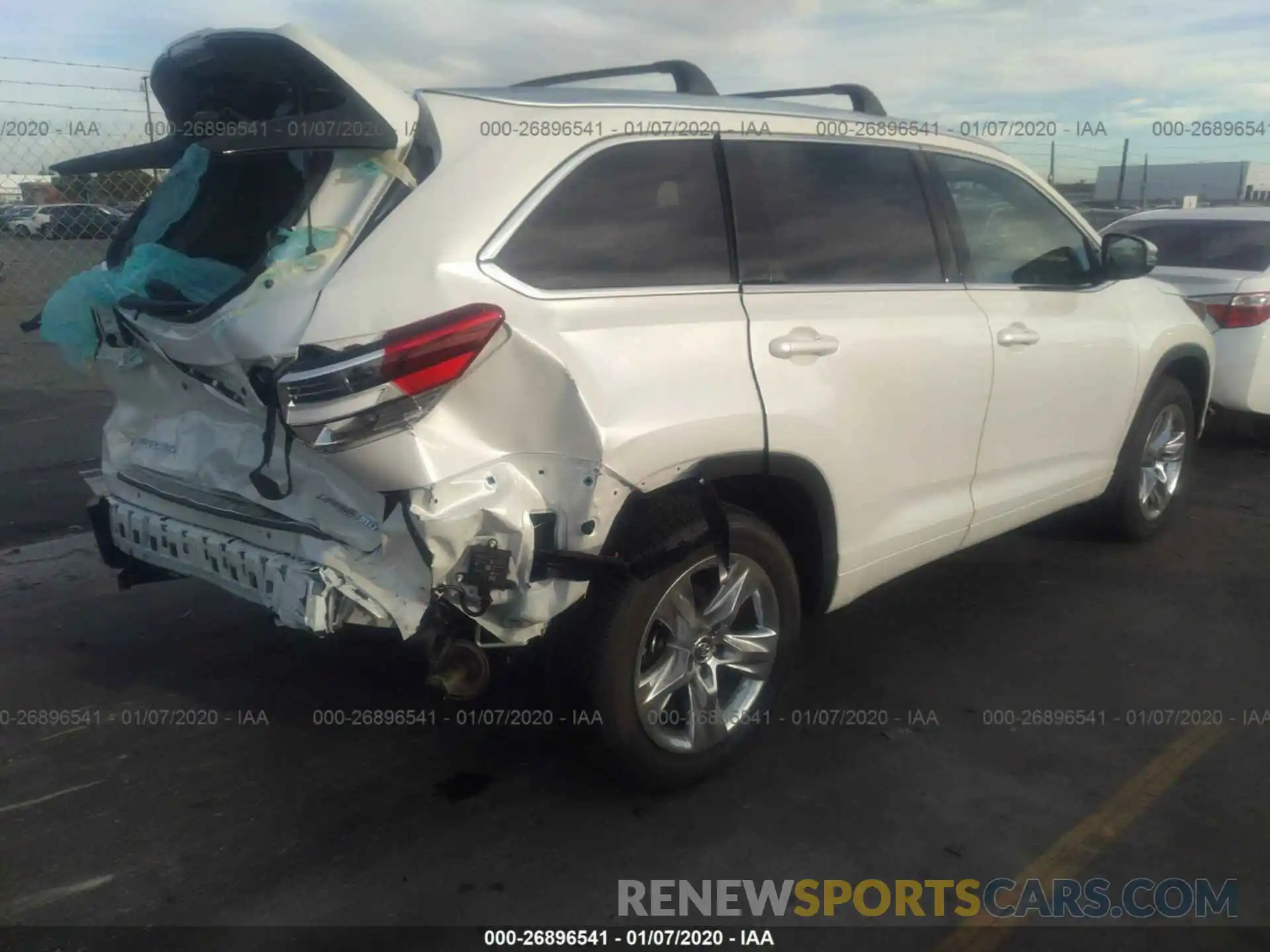 4 Photograph of a damaged car 5TDDZRFH7KS733963 TOYOTA HIGHLANDER 2019