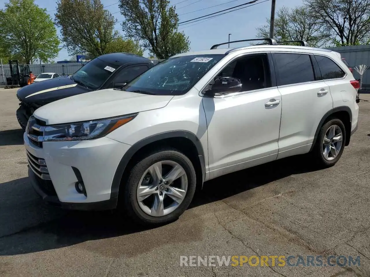 1 Photograph of a damaged car 5TDDZRFH7KS744204 TOYOTA HIGHLANDER 2019