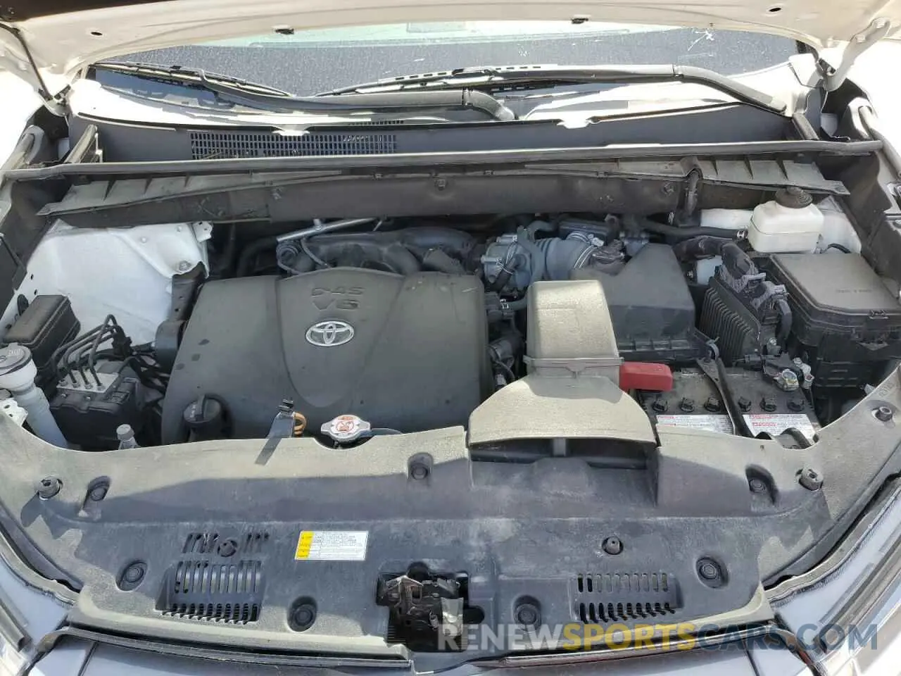 12 Photograph of a damaged car 5TDDZRFH7KS744204 TOYOTA HIGHLANDER 2019