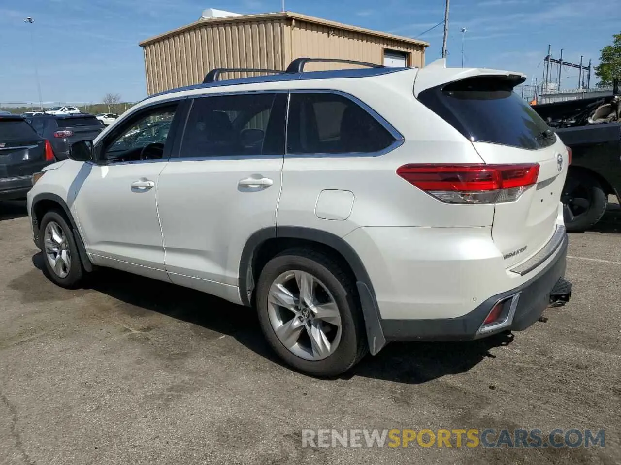 2 Photograph of a damaged car 5TDDZRFH7KS744204 TOYOTA HIGHLANDER 2019