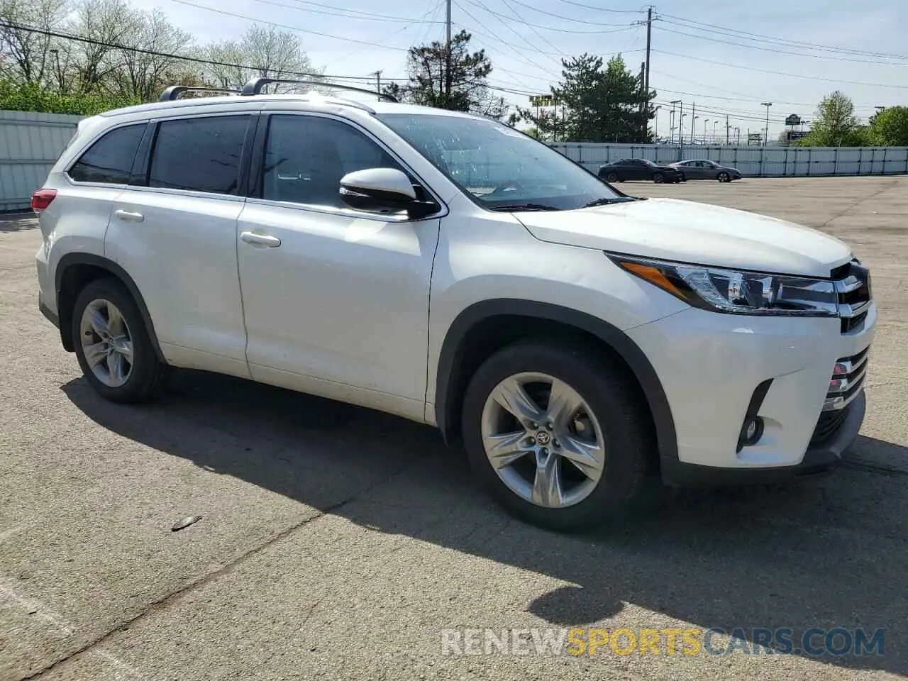4 Photograph of a damaged car 5TDDZRFH7KS744204 TOYOTA HIGHLANDER 2019