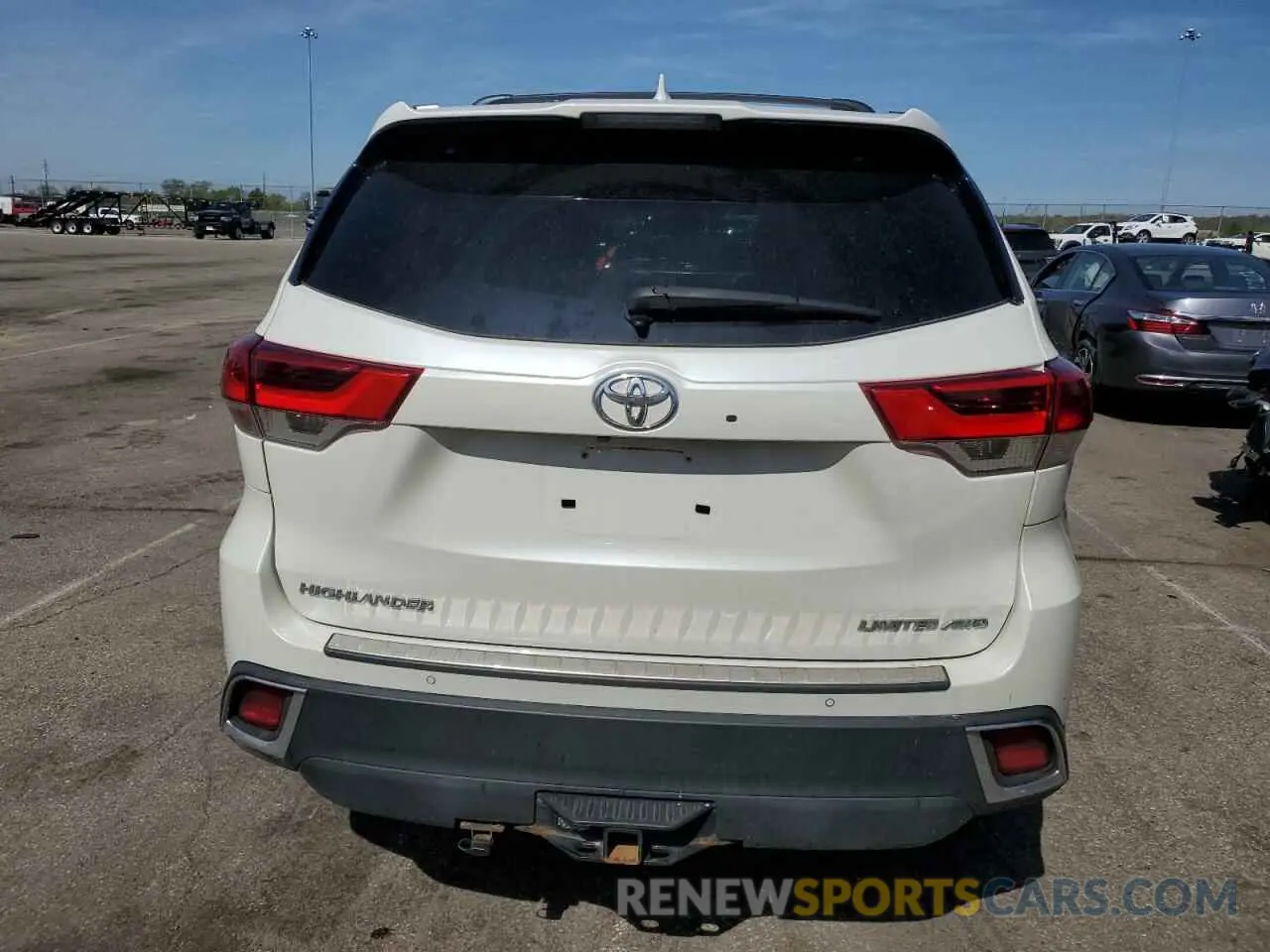6 Photograph of a damaged car 5TDDZRFH7KS744204 TOYOTA HIGHLANDER 2019