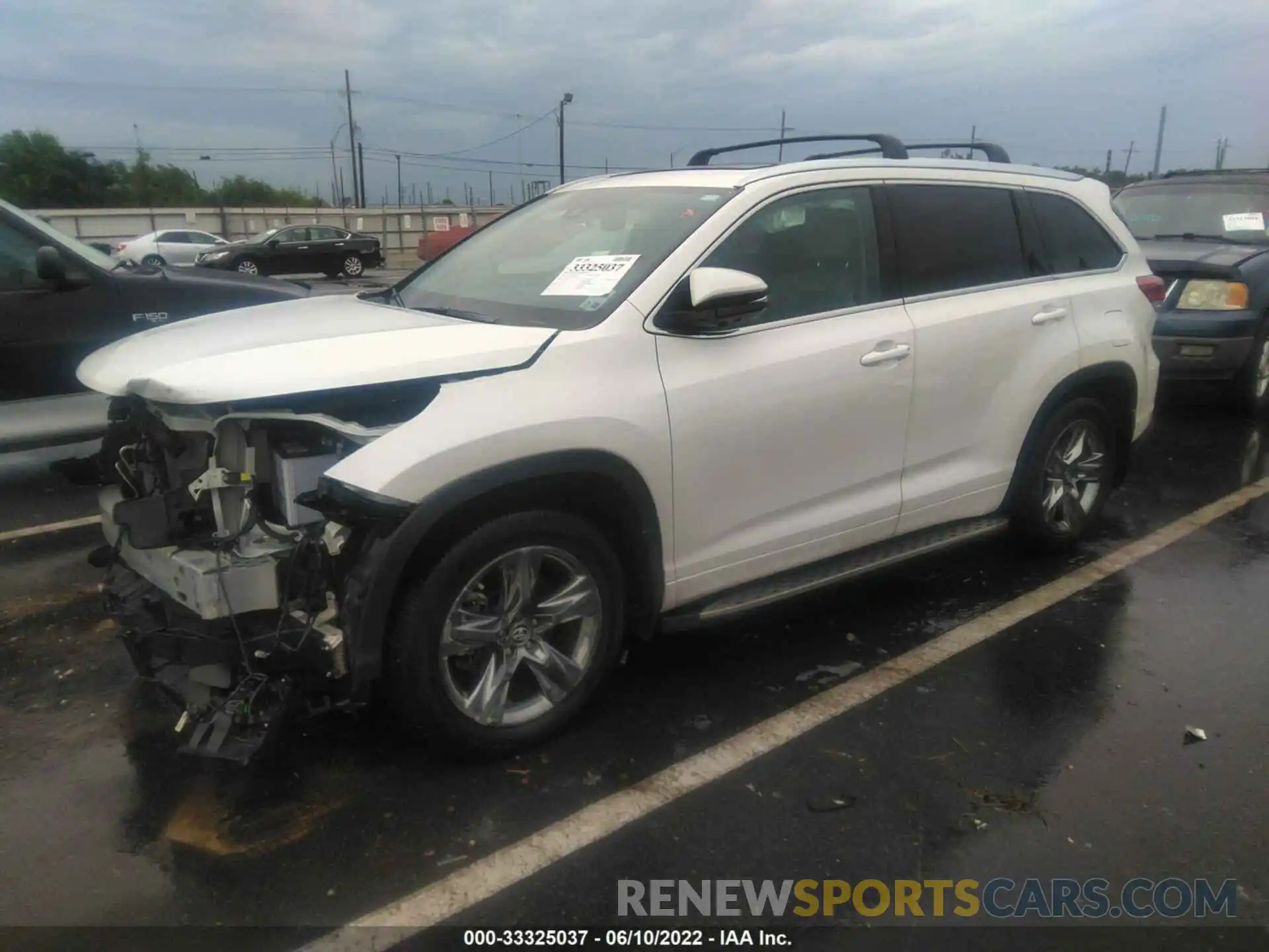 2 Photograph of a damaged car 5TDDZRFH7KS923469 TOYOTA HIGHLANDER 2019