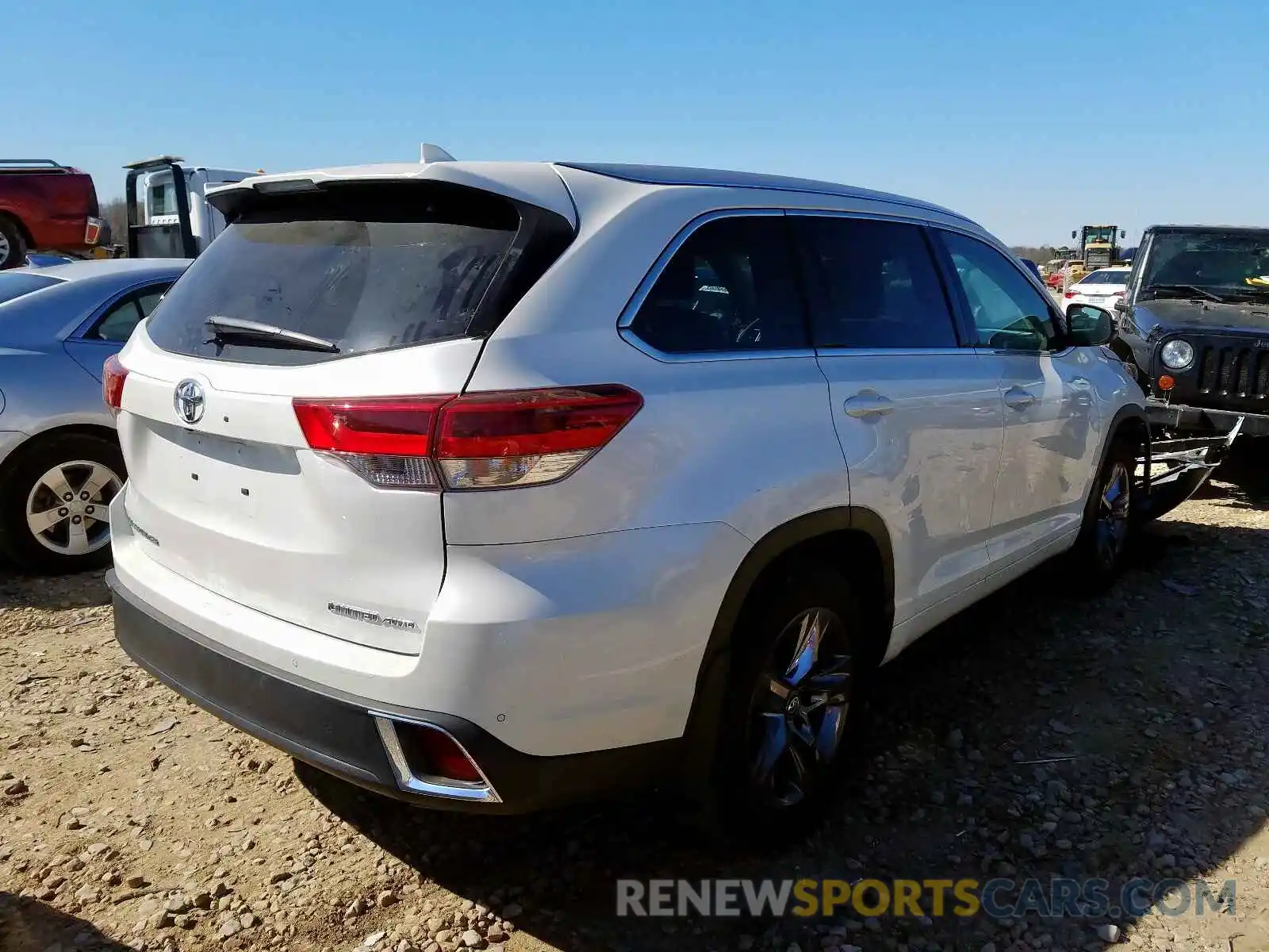 4 Photograph of a damaged car 5TDDZRFH7KS933449 TOYOTA HIGHLANDER 2019