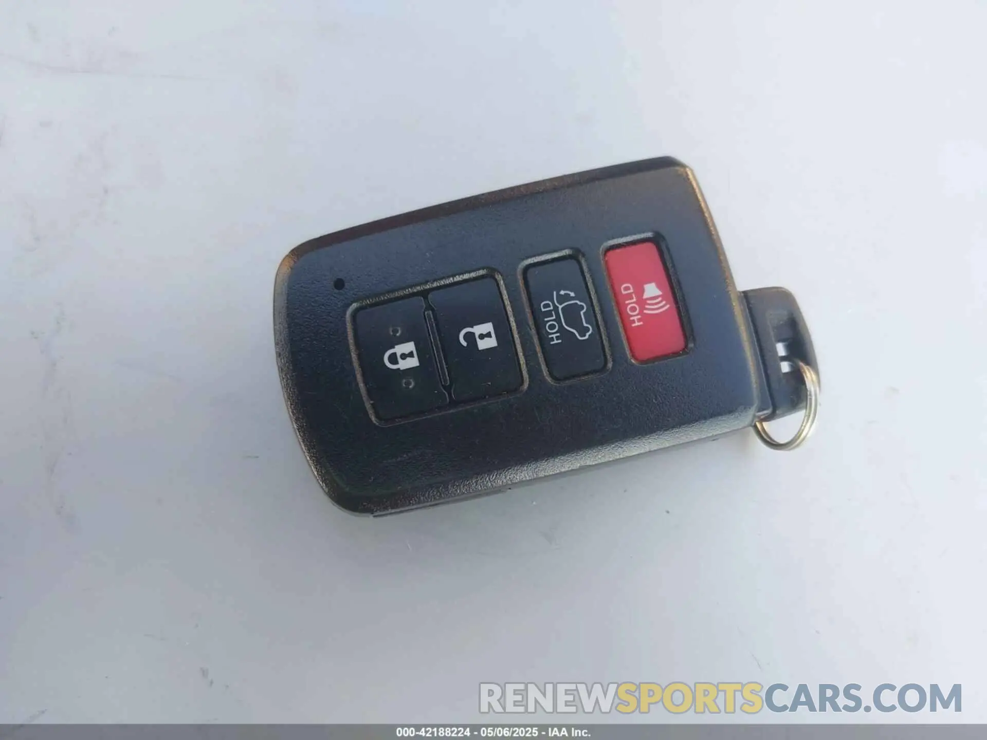11 Photograph of a damaged car 5TDDZRFH7KS942359 TOYOTA HIGHLANDER 2019
