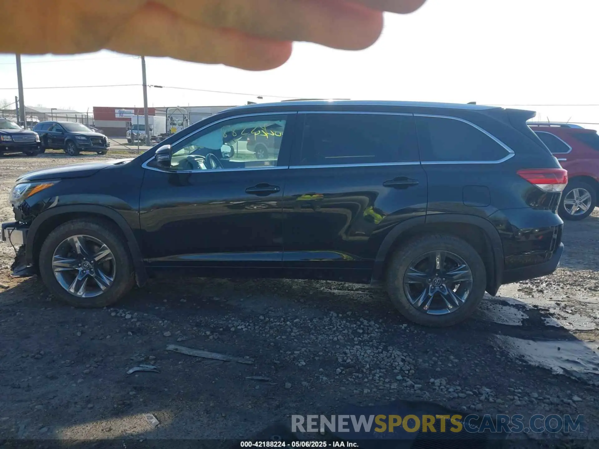 15 Photograph of a damaged car 5TDDZRFH7KS942359 TOYOTA HIGHLANDER 2019