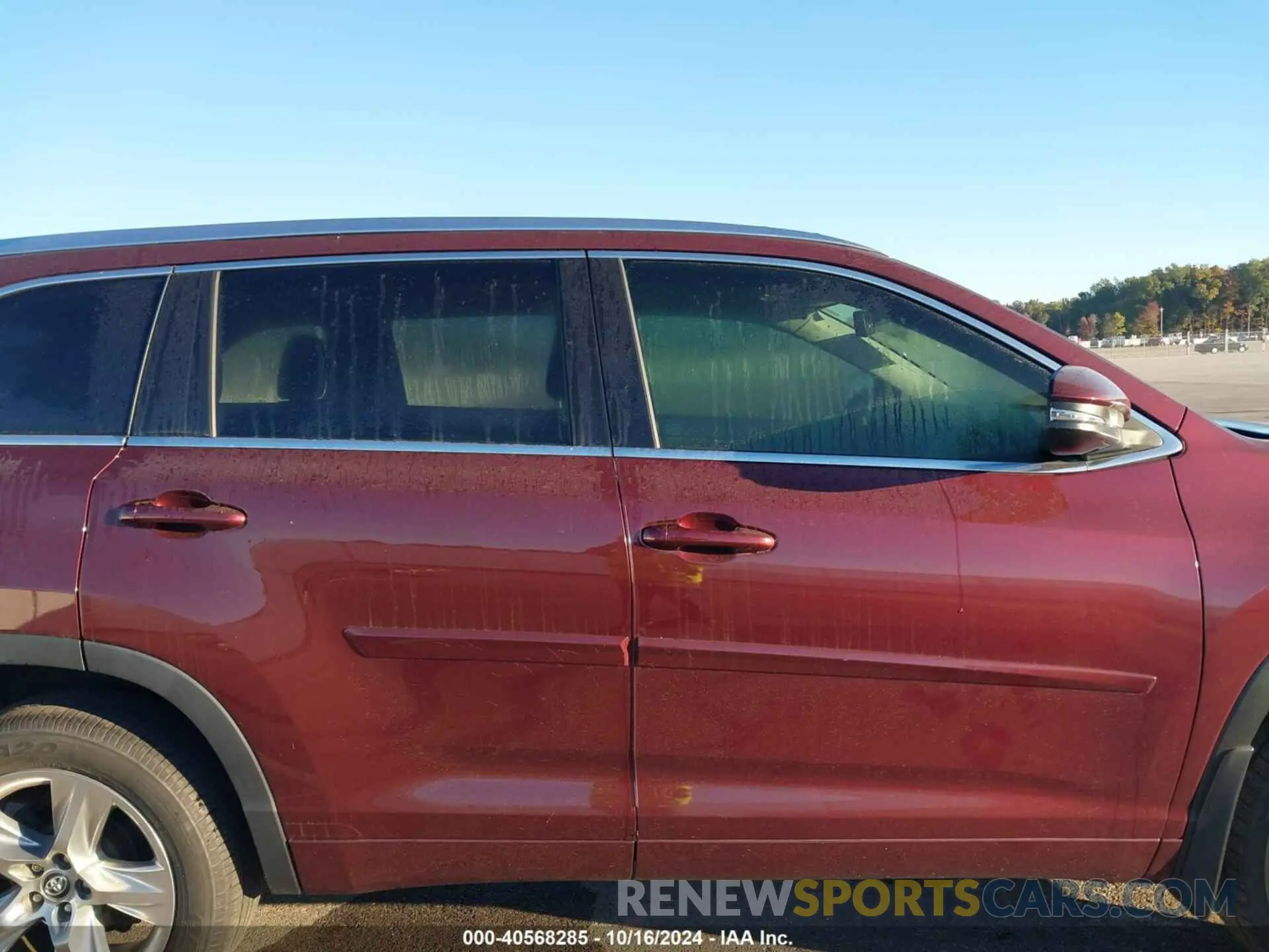 13 Photograph of a damaged car 5TDDZRFH7KS946296 TOYOTA HIGHLANDER 2019