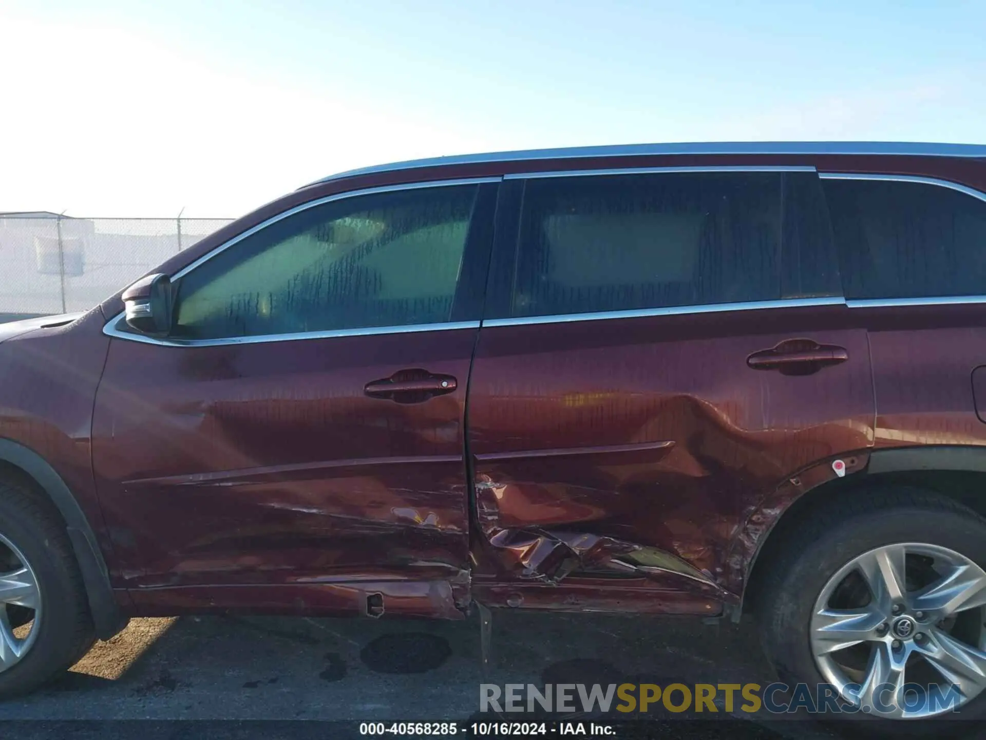 14 Photograph of a damaged car 5TDDZRFH7KS946296 TOYOTA HIGHLANDER 2019