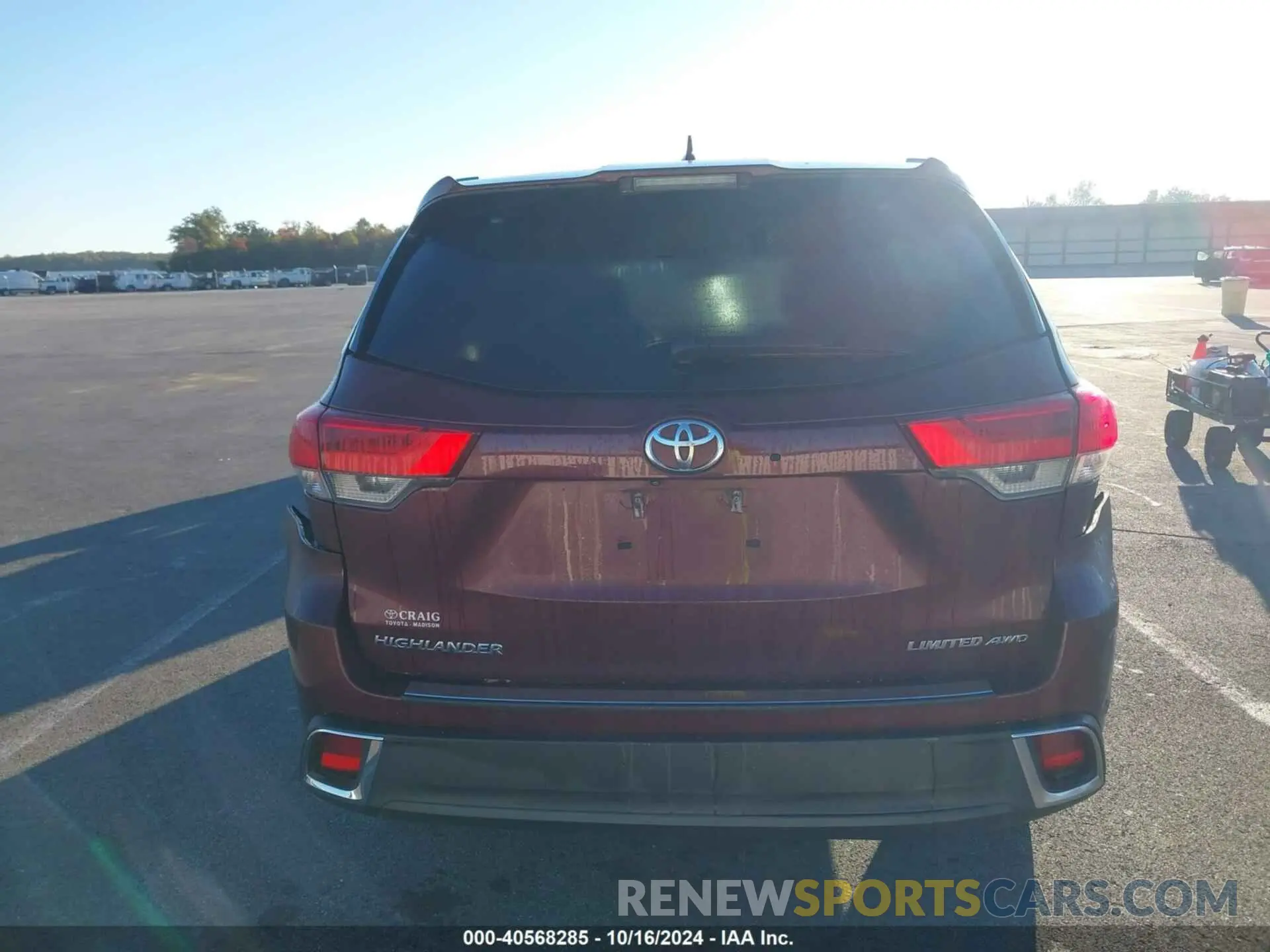 16 Photograph of a damaged car 5TDDZRFH7KS946296 TOYOTA HIGHLANDER 2019
