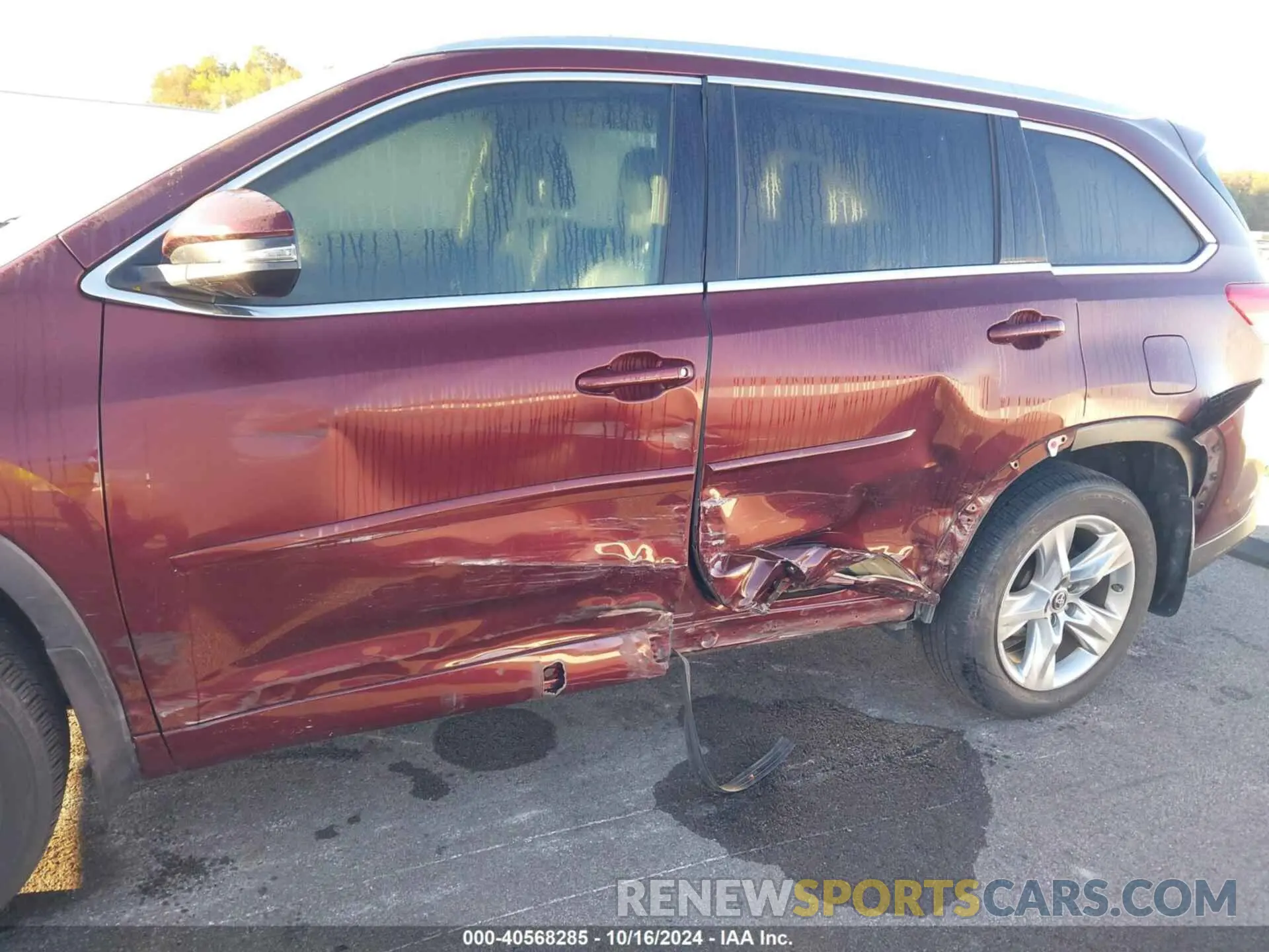 6 Photograph of a damaged car 5TDDZRFH7KS946296 TOYOTA HIGHLANDER 2019