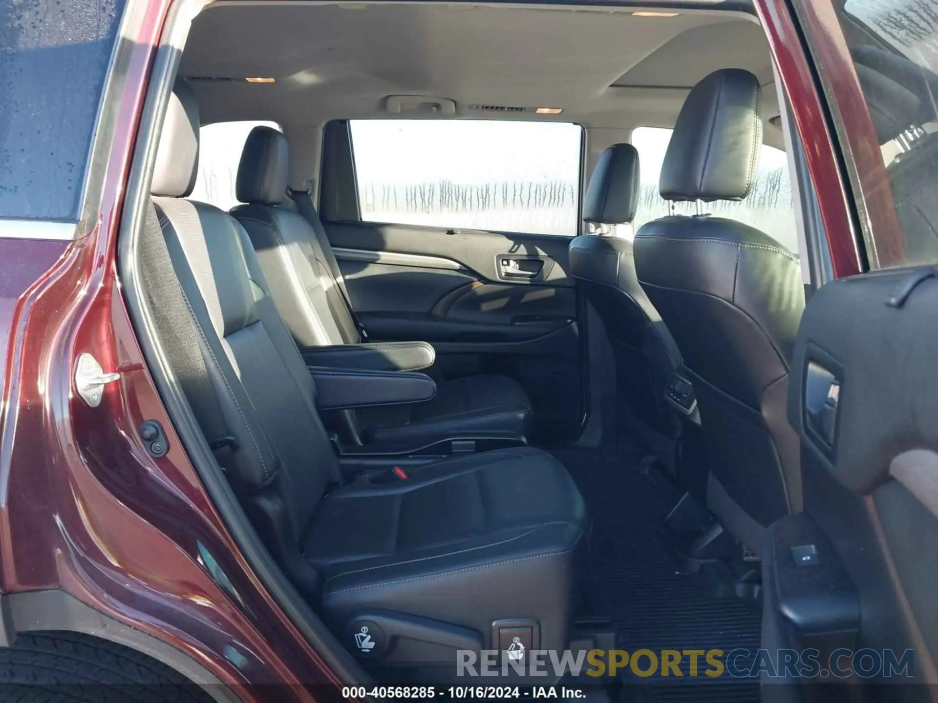 8 Photograph of a damaged car 5TDDZRFH7KS946296 TOYOTA HIGHLANDER 2019