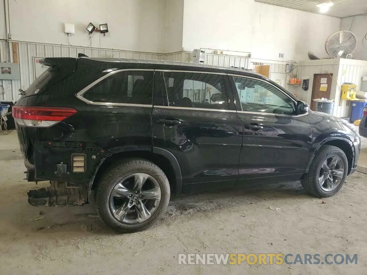 3 Photograph of a damaged car 5TDDZRFH7KS949182 TOYOTA HIGHLANDER 2019