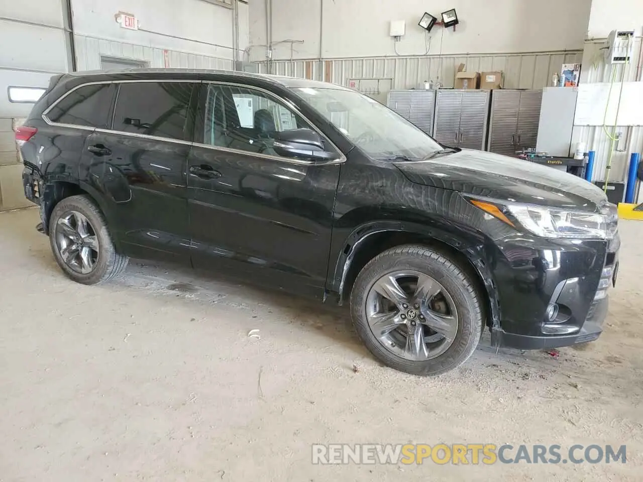 4 Photograph of a damaged car 5TDDZRFH7KS949182 TOYOTA HIGHLANDER 2019