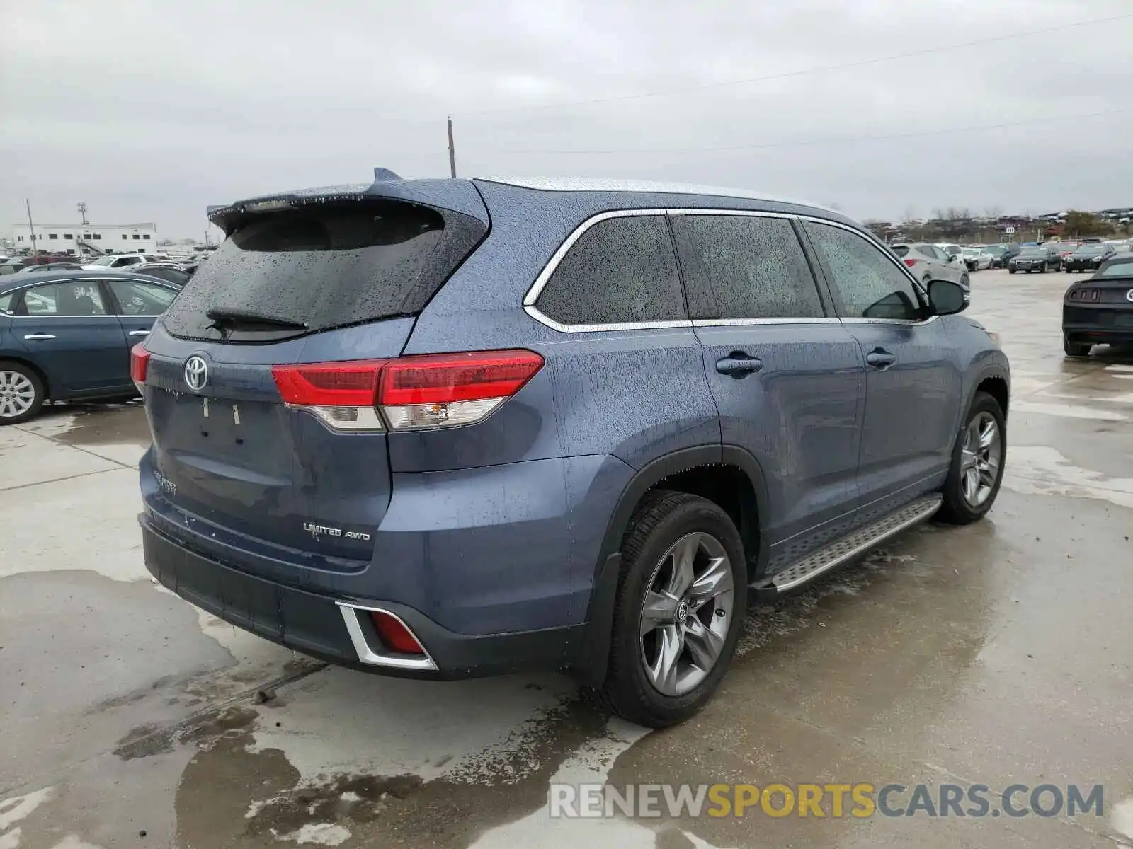 4 Photograph of a damaged car 5TDDZRFH7KS951336 TOYOTA HIGHLANDER 2019