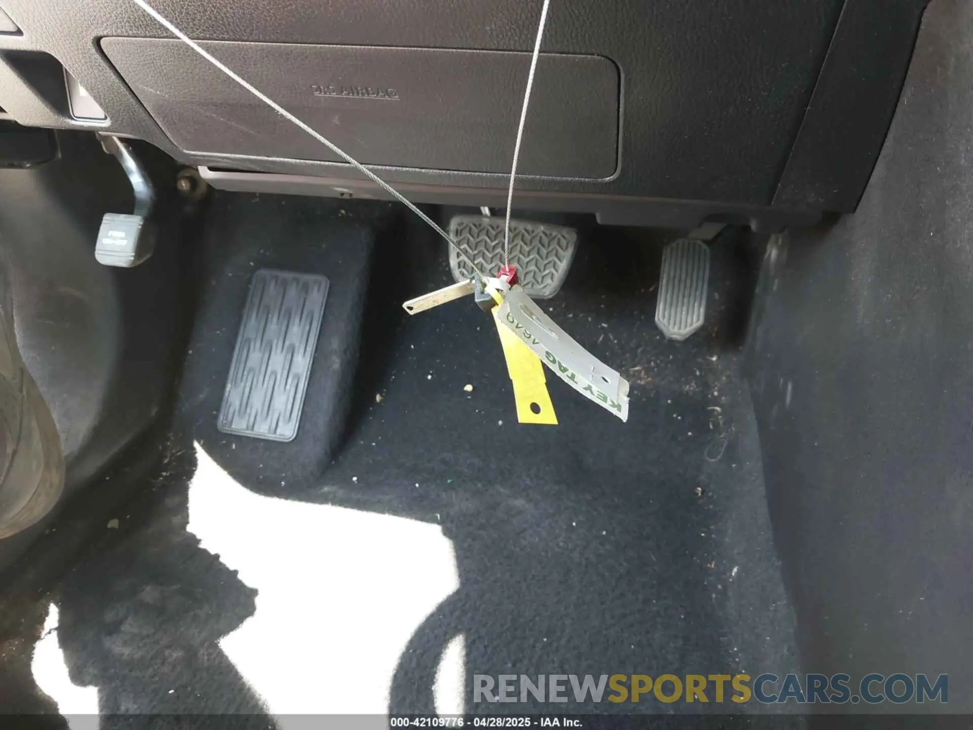 11 Photograph of a damaged car 5TDDZRFH7KS956195 TOYOTA HIGHLANDER 2019
