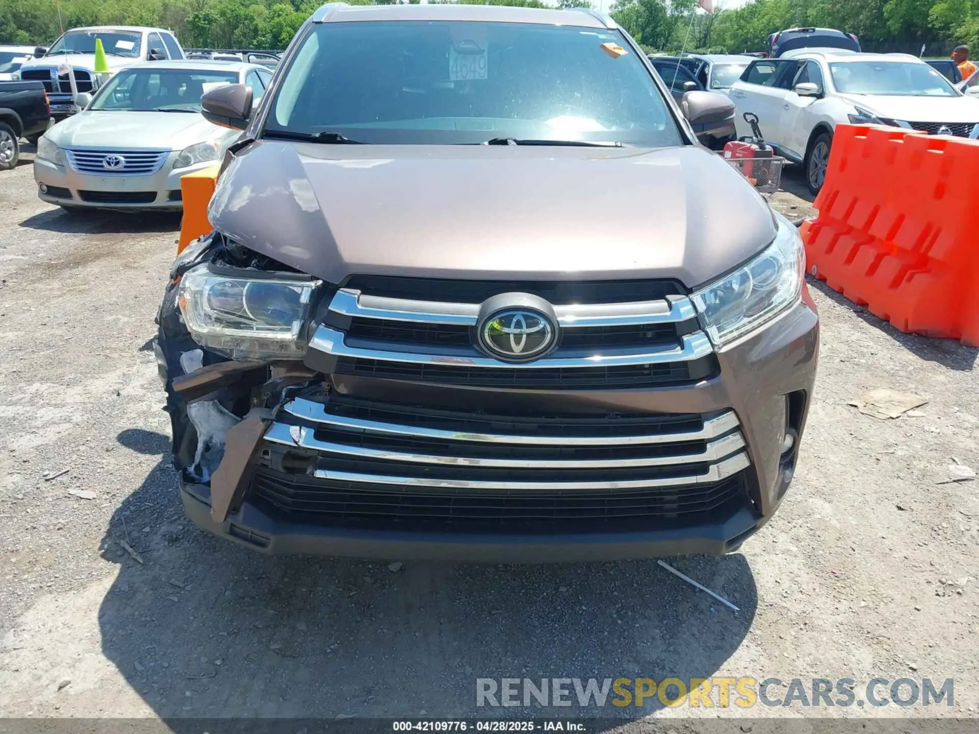 12 Photograph of a damaged car 5TDDZRFH7KS956195 TOYOTA HIGHLANDER 2019