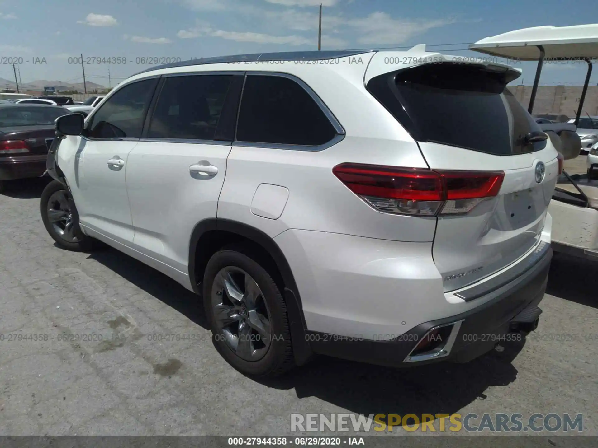 3 Photograph of a damaged car 5TDDZRFH7KS958089 TOYOTA HIGHLANDER 2019