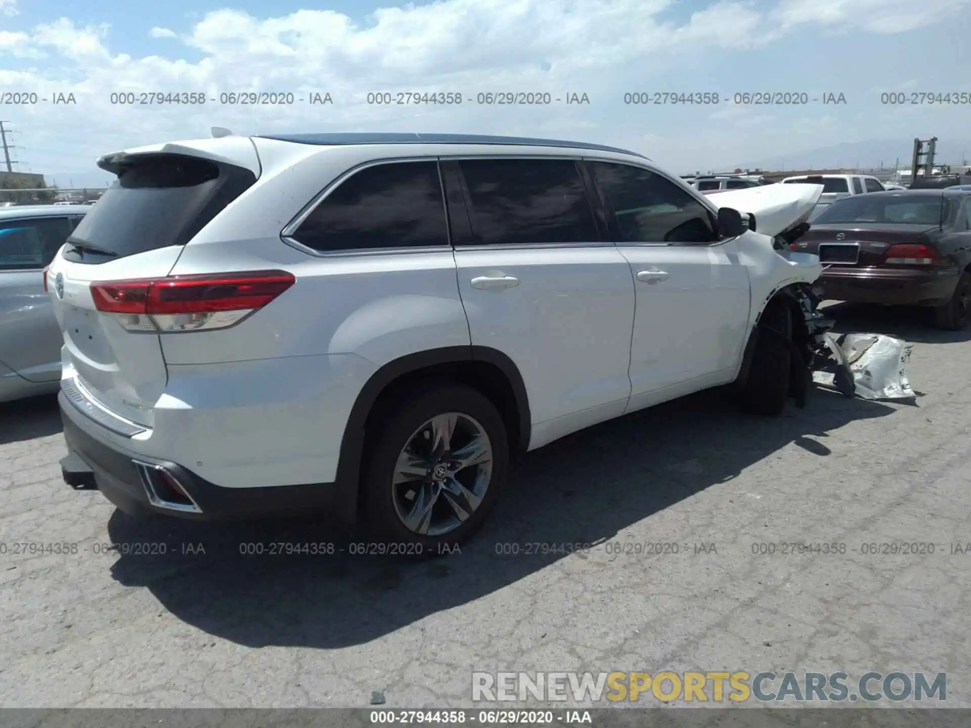 4 Photograph of a damaged car 5TDDZRFH7KS958089 TOYOTA HIGHLANDER 2019