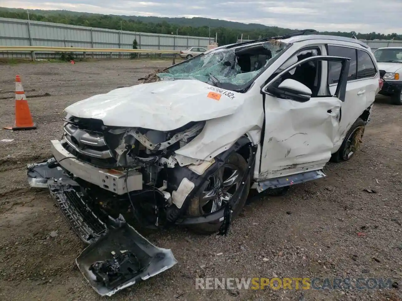 2 Photograph of a damaged car 5TDDZRFH7KS964409 TOYOTA HIGHLANDER 2019