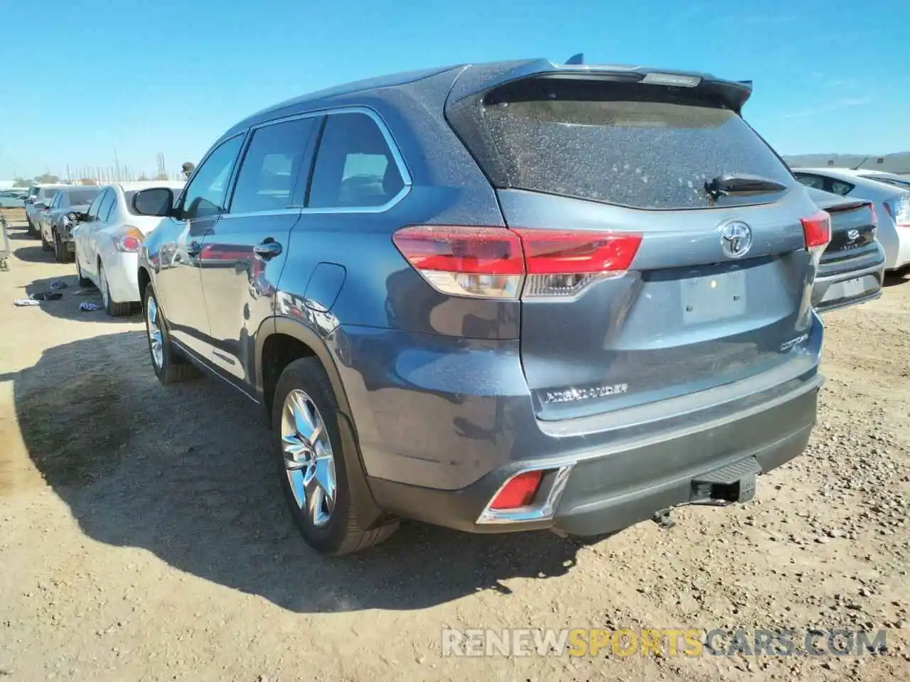 3 Photograph of a damaged car 5TDDZRFH7KS973417 TOYOTA HIGHLANDER 2019