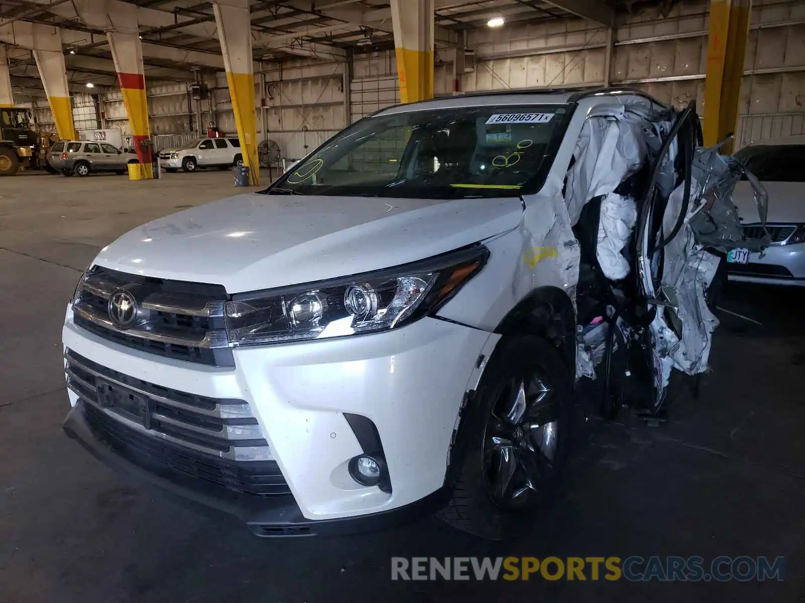 2 Photograph of a damaged car 5TDDZRFH7KS987088 TOYOTA HIGHLANDER 2019