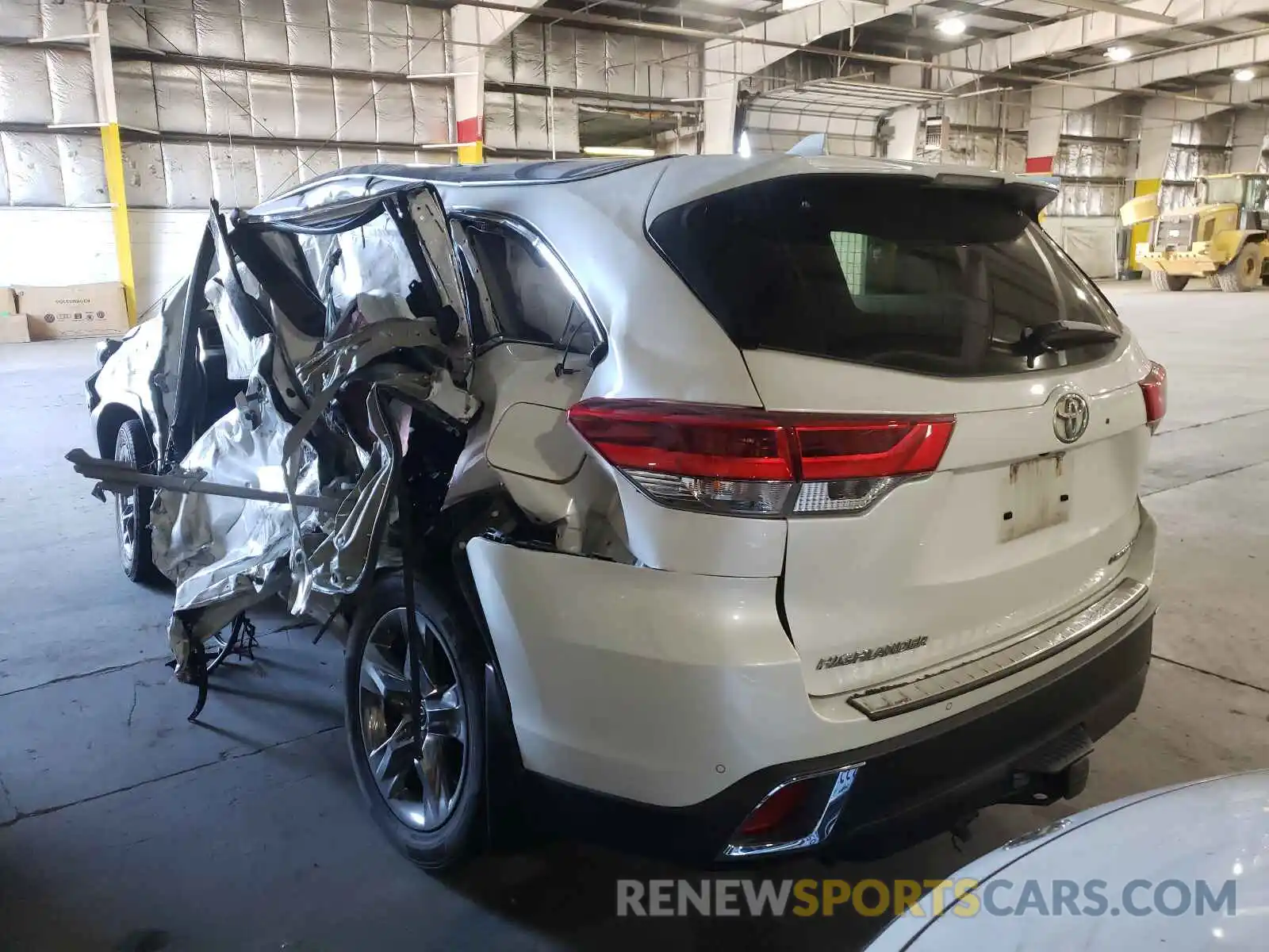 3 Photograph of a damaged car 5TDDZRFH7KS987088 TOYOTA HIGHLANDER 2019