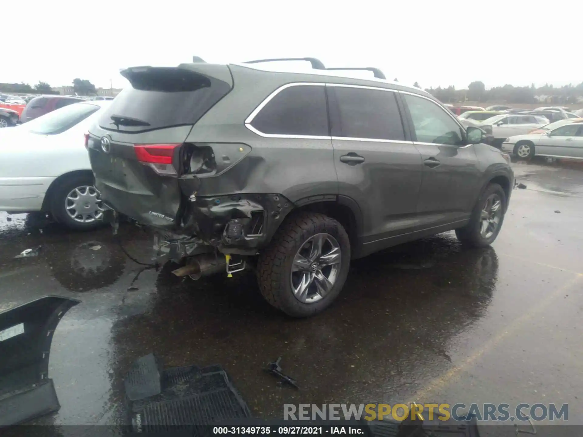 4 Photograph of a damaged car 5TDDZRFH7KS991643 TOYOTA HIGHLANDER 2019