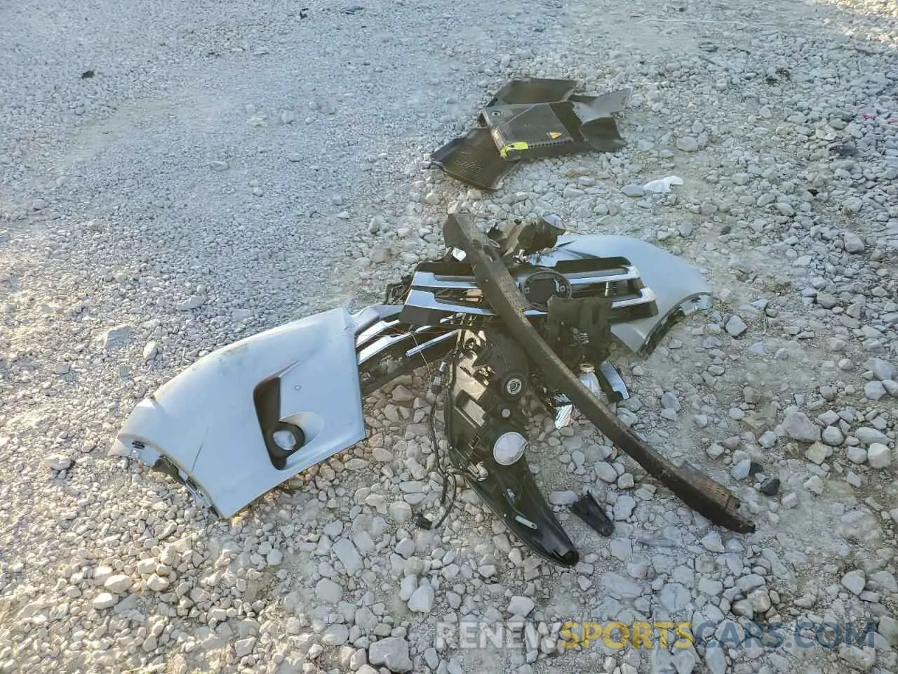 13 Photograph of a damaged car 5TDDZRFH7KS995692 TOYOTA HIGHLANDER 2019