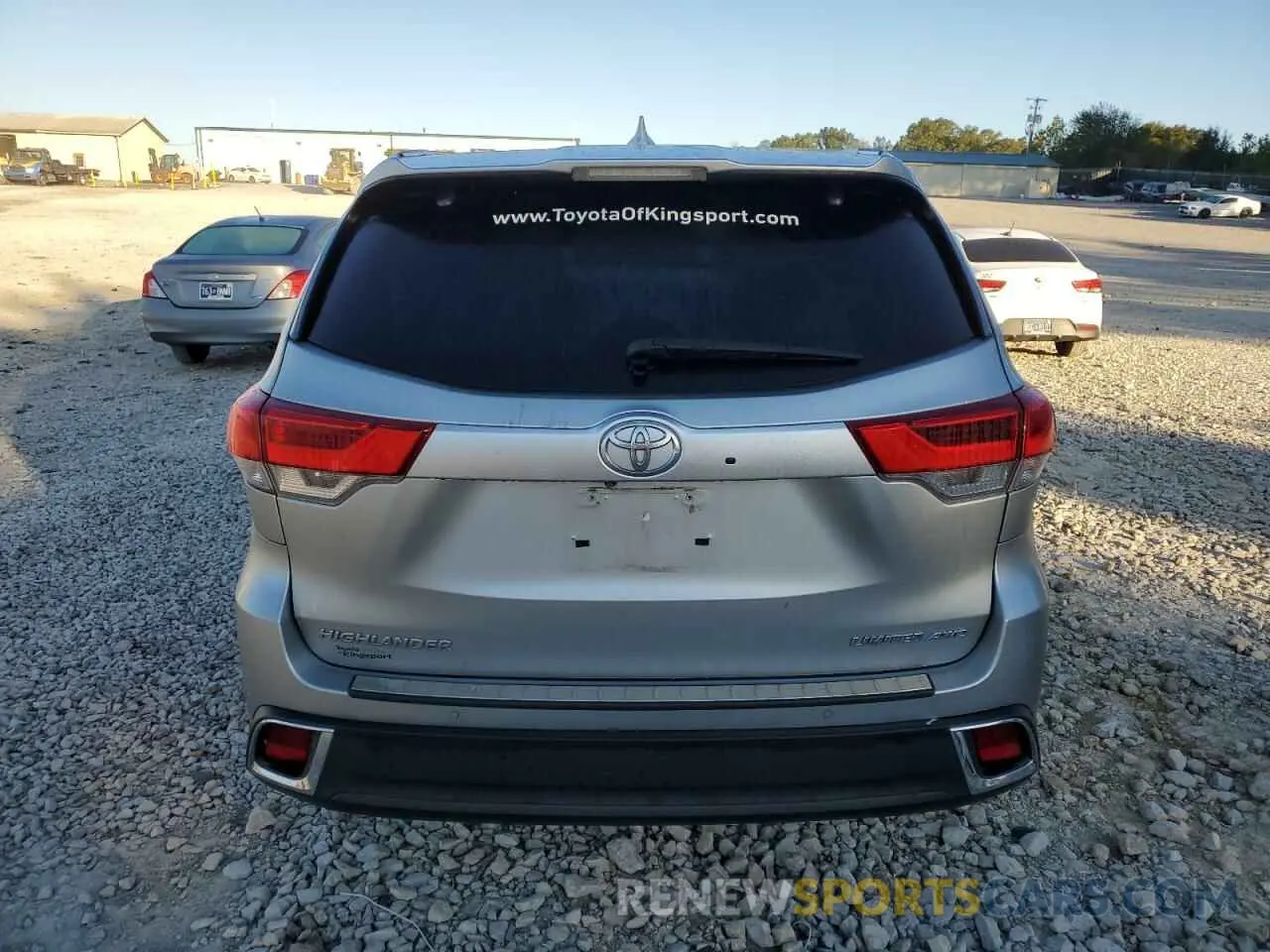 6 Photograph of a damaged car 5TDDZRFH7KS995692 TOYOTA HIGHLANDER 2019