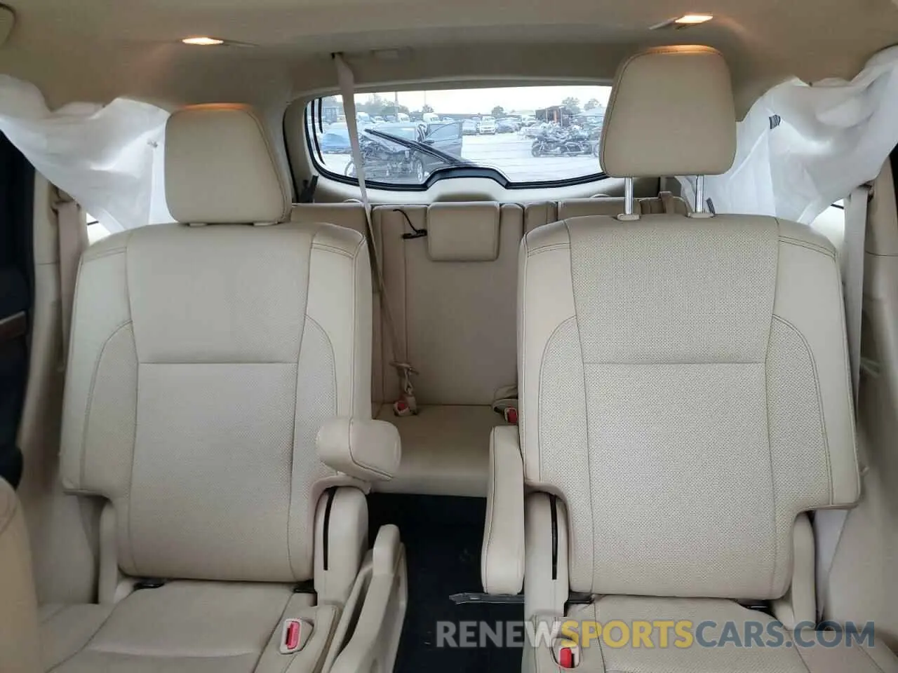 10 Photograph of a damaged car 5TDDZRFH7KS996163 TOYOTA HIGHLANDER 2019