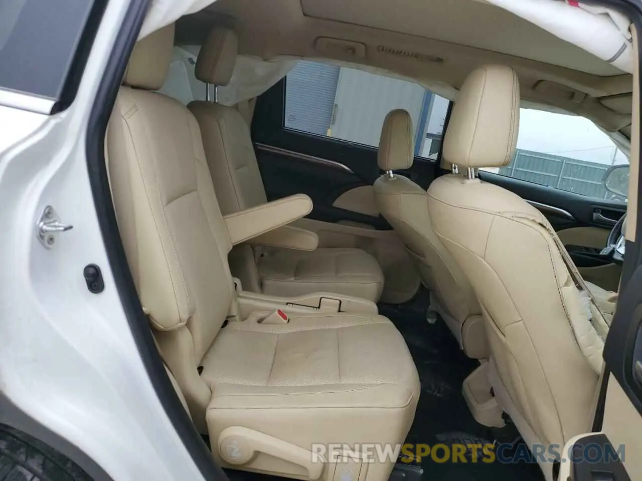 11 Photograph of a damaged car 5TDDZRFH7KS996163 TOYOTA HIGHLANDER 2019