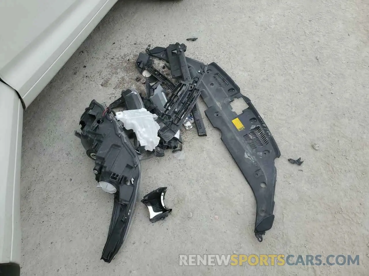 13 Photograph of a damaged car 5TDDZRFH7KS996163 TOYOTA HIGHLANDER 2019
