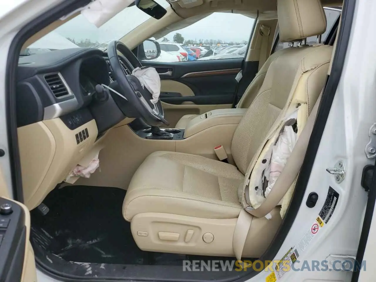7 Photograph of a damaged car 5TDDZRFH7KS996163 TOYOTA HIGHLANDER 2019