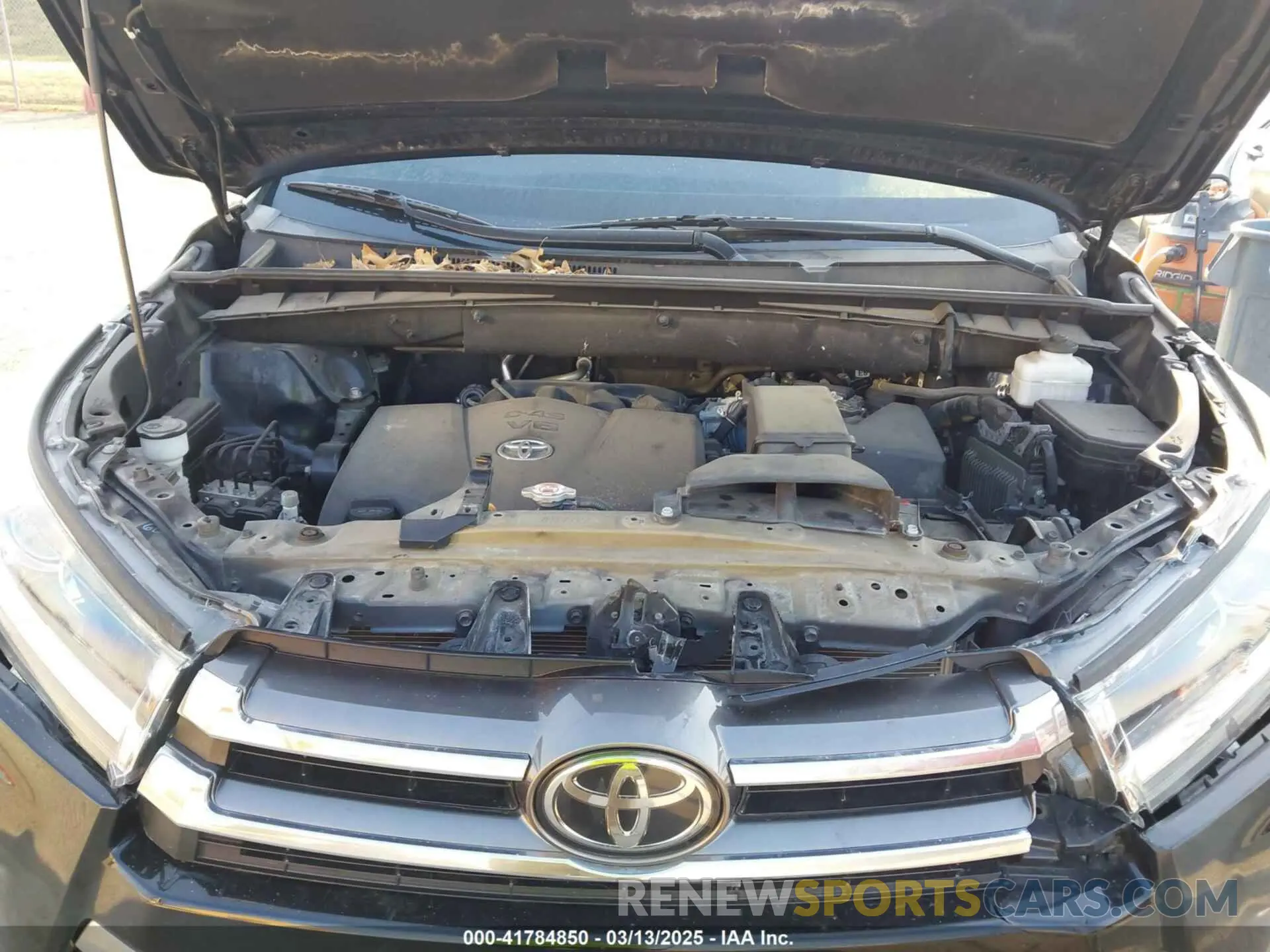 10 Photograph of a damaged car 5TDDZRFH7KS999886 TOYOTA HIGHLANDER 2019