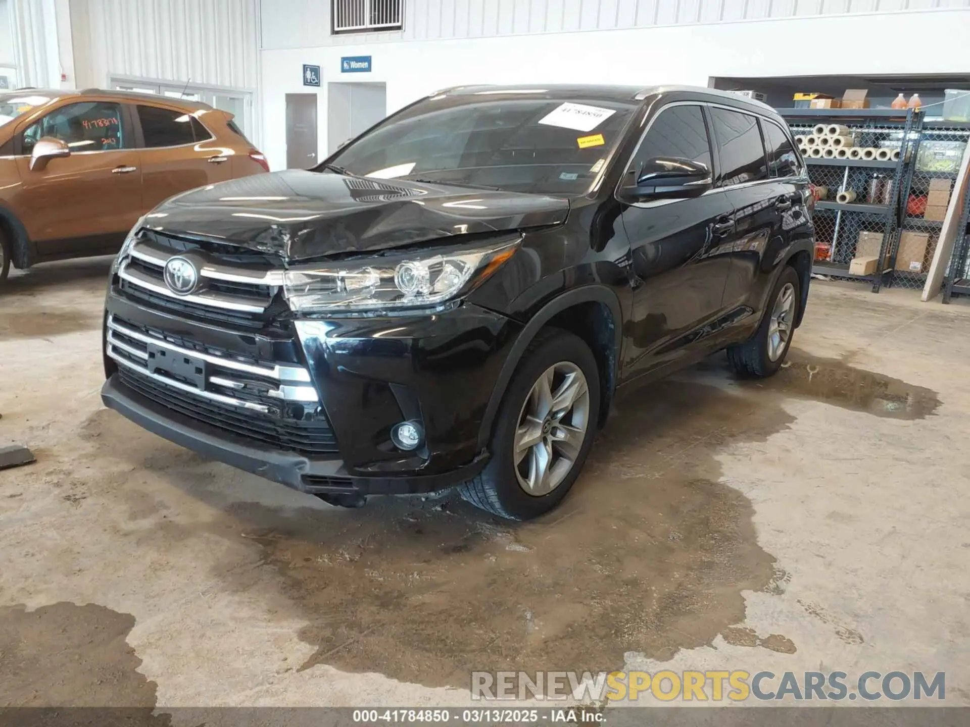 2 Photograph of a damaged car 5TDDZRFH7KS999886 TOYOTA HIGHLANDER 2019