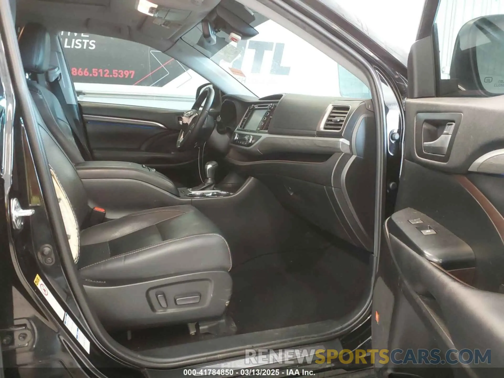 5 Photograph of a damaged car 5TDDZRFH7KS999886 TOYOTA HIGHLANDER 2019
