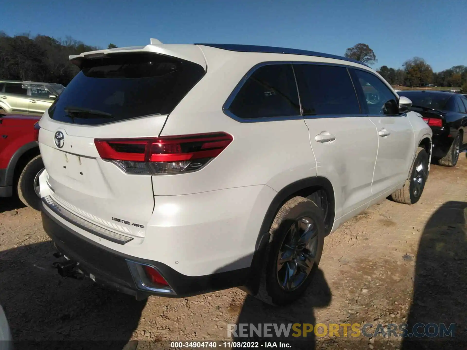 4 Photograph of a damaged car 5TDDZRFH8KS700101 TOYOTA HIGHLANDER 2019