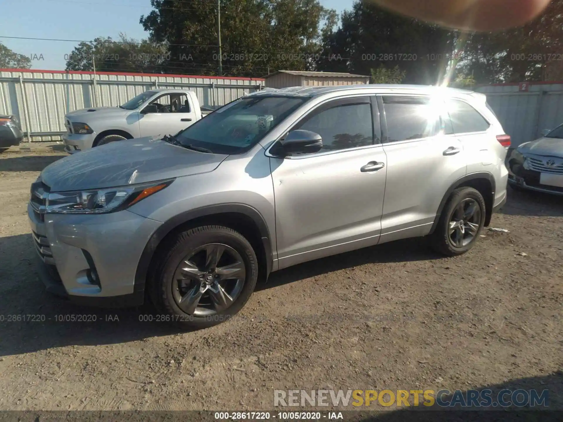 2 Photograph of a damaged car 5TDDZRFH8KS706724 TOYOTA HIGHLANDER 2019