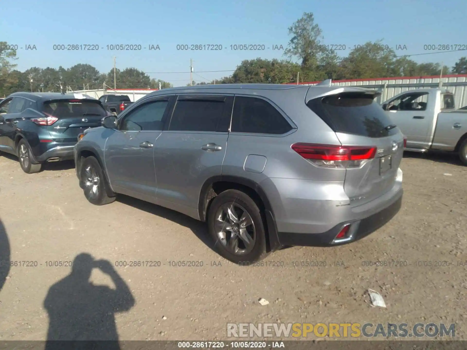 3 Photograph of a damaged car 5TDDZRFH8KS706724 TOYOTA HIGHLANDER 2019