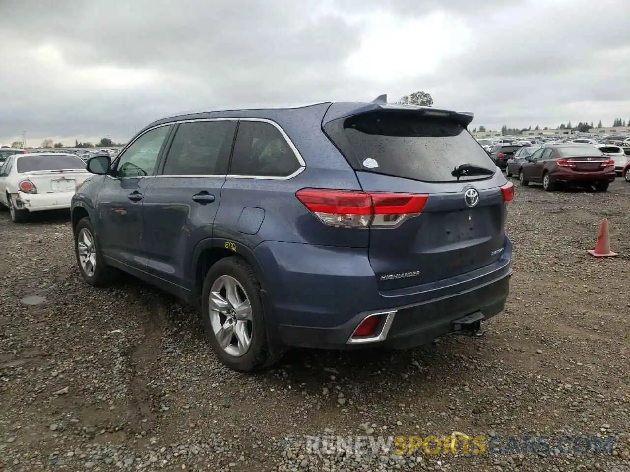 3 Photograph of a damaged car 5TDDZRFH8KS707257 TOYOTA HIGHLANDER 2019