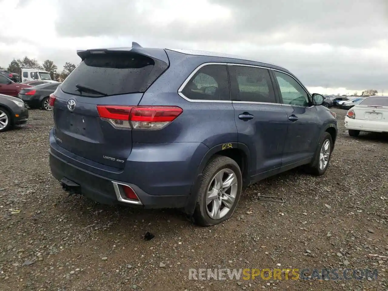 4 Photograph of a damaged car 5TDDZRFH8KS707257 TOYOTA HIGHLANDER 2019