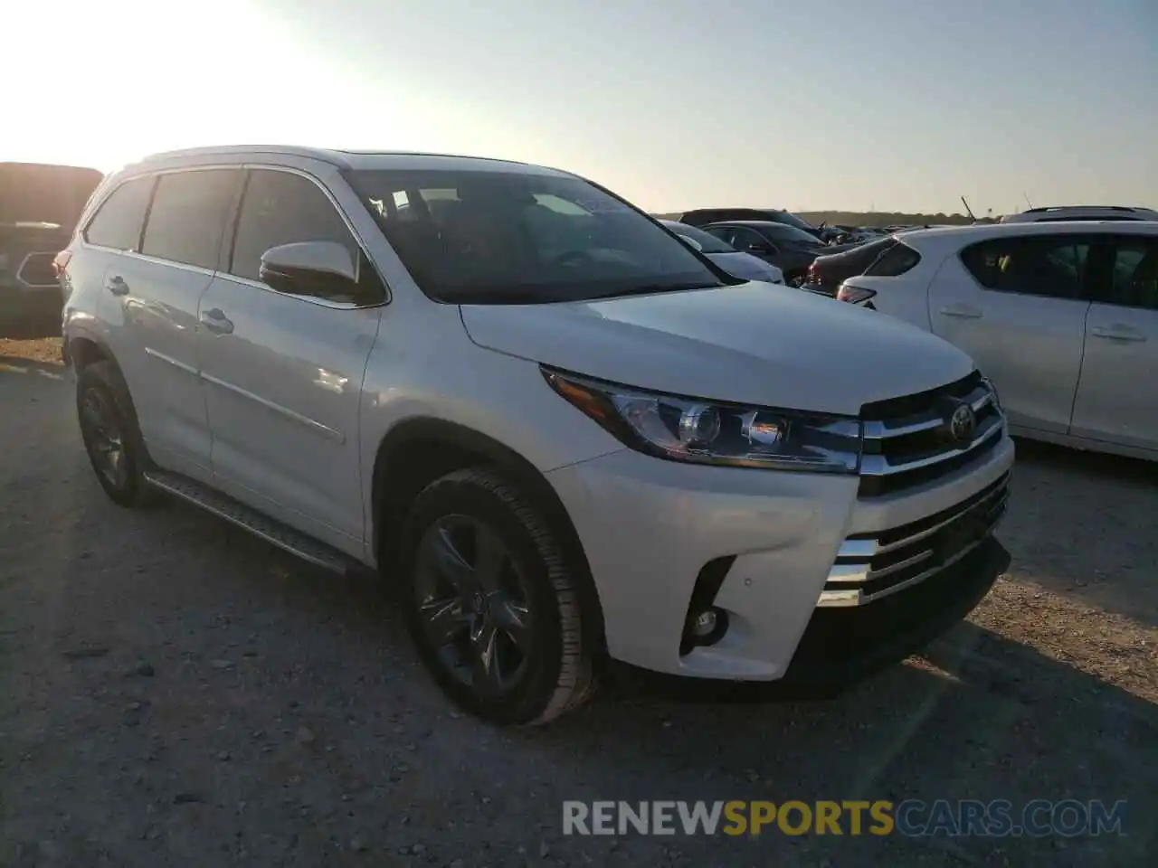 4 Photograph of a damaged car 5TDDZRFH8KS723782 TOYOTA HIGHLANDER 2019